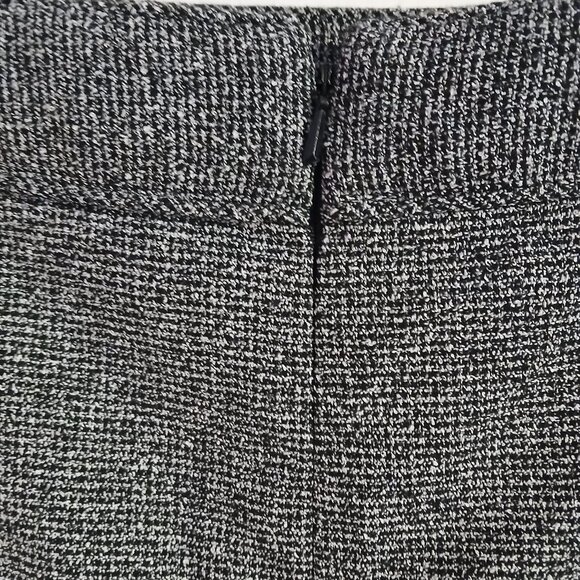 Banana Republic Women's Flared / Flounce Black / Gray Tweed Mini Skirt  SZ 2 - Picture 4 of 8